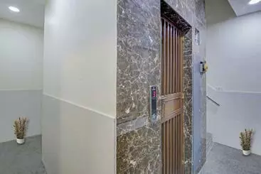 Hotel Oyo 80490d Campus Luxurious