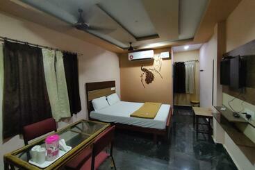 Pensió Kumar Guest House