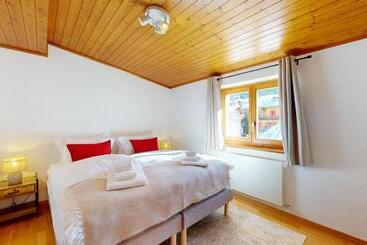 هتل No 8 Bed & Bar