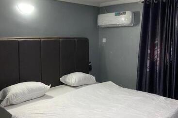 هتل Oak Suites & Bar