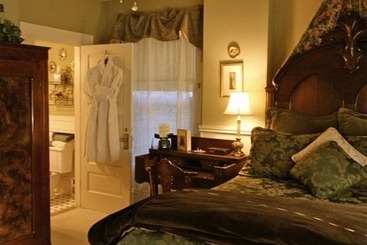 تختخواب و صبحانه Brass Pineapple Inn