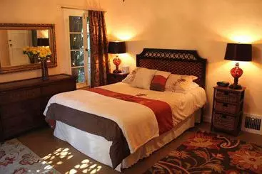 Cinema Suites Bed & Breakfast Hsr1919001050