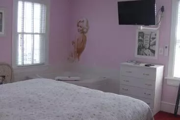 Bed and Breakfast Summer Nites