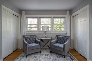 Colonial Gardens B & B