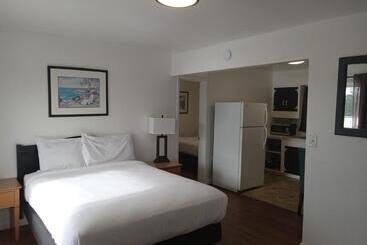 汽车旅馆  Blue Coast Inn & Suites