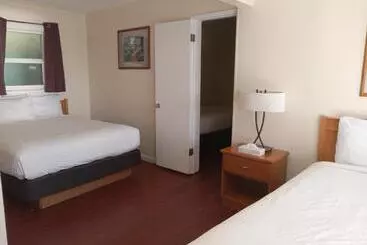 모텔 Blue Coast Inn & Suites