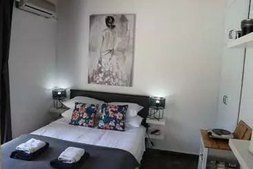 Pensjonat Mediterranean Poolside Garden Cottage