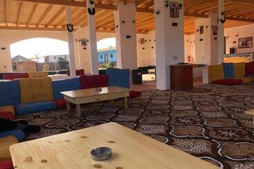 استراحتگاه Abo Hamada Azure Camp