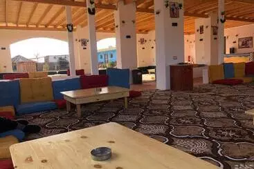 استراحتگاه Abo Hamada Azure Camp
