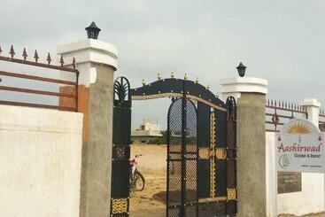 Hotelli Aashirwad Garden & Resort