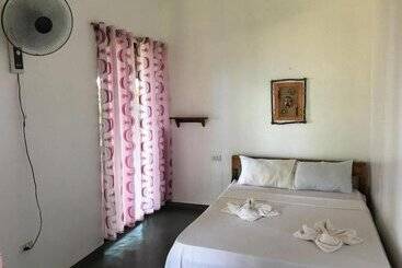 فندق صغير Toris Backpackers Paradise