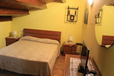 צימר Medieval Village Of Pacentro