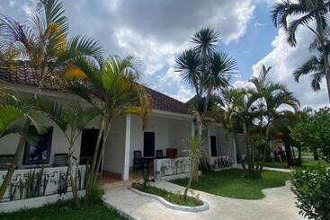 Пансион Pondok Tetebatu Cottages And Cafe