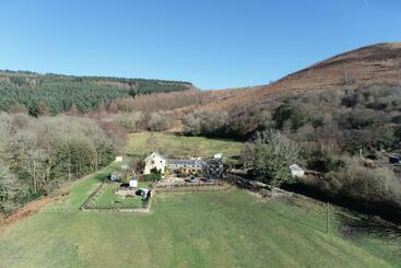 Tunnel Cottages At Blaen Nant Y Groes Farm
