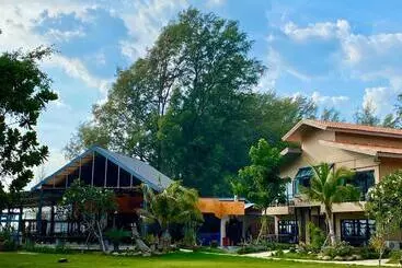 Chanchaolao Beach Resort