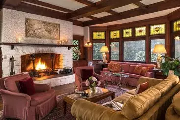 ベッドアンドブレックファースト Manor House Inn