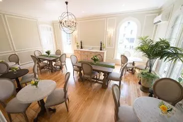 تختخواب و صبحانه Serenity Inn Newport