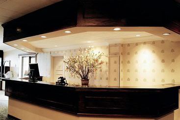 فندق Ambassador Sudbury