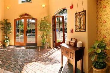 Отель Brisas Del Mar Inn At The Beach