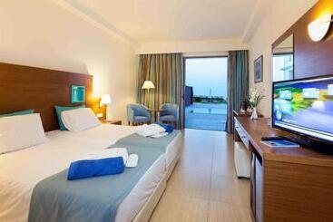 בית מלון כפרי Asterias Beach Resort