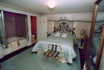 Julia's Bed & Breakfast