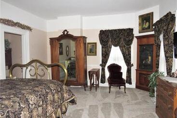 Raindrops On Roses Bed & Breakfast