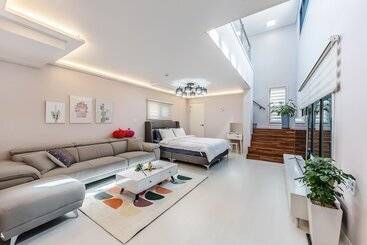 Gosung Shalala Private Pool & Spa Villa