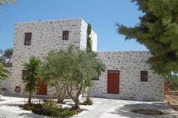 هتل آپارتمان Anezina Village