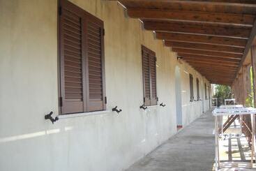 بيت ريفى Agriturismo Su Tiresi