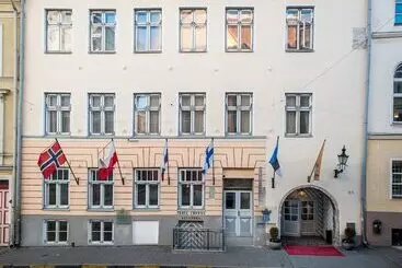 هتل Three Crowns Residents