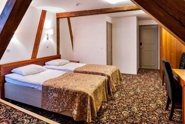 هتل Three Crowns Residents