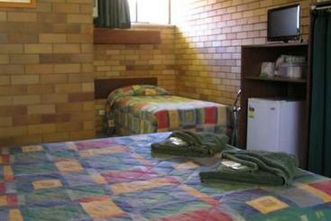 מוטל Tommo's Motor Lodge