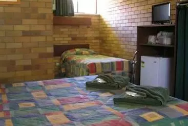 모텔 Tommo's Motor Lodge