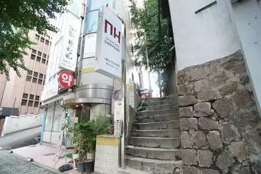 Panzió Dh Sinchon Guesthouse