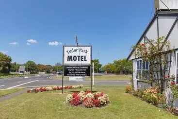 Tudor Park Motel