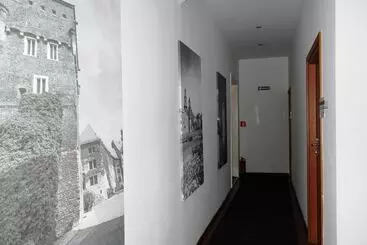הוסטל Krakow Apartments & Rooms