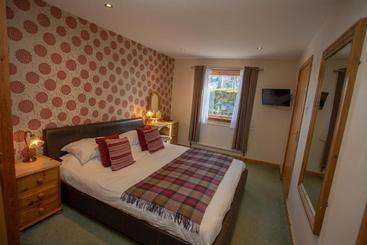 민박 Old Pines Hotel And Restaurant