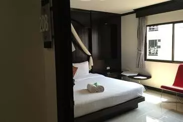 ペンション The Bird Cage Patong Guesthouse