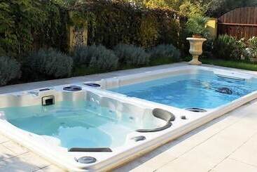 فندق Henderson Castle Inn