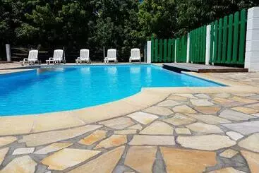 تختخواب و صبحانه Zoiseaux Paradis