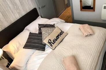 아파트 Ei8ht Brighton Guest Accommodation