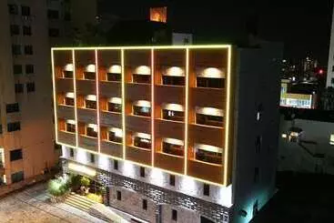 Hotel At Noon
