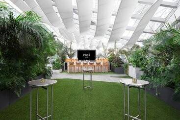 Отель East Miami