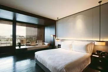 Отель Bay Breeze