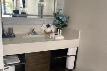 בית מלון כפרי Starlight Inn Huntington Beach