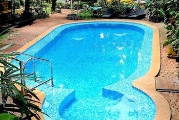 Апартаменты The Camelot Beach Resort