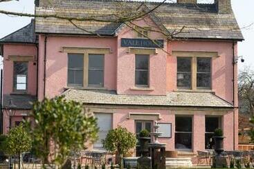 Отель Vale House