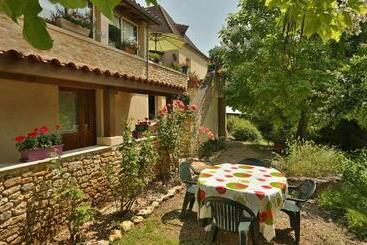 פנסיון La Caverne Du Buisson