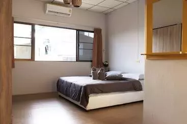 Holiday Phangan   Hostel & Bar