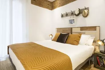 Апартаменты Charming Parallel